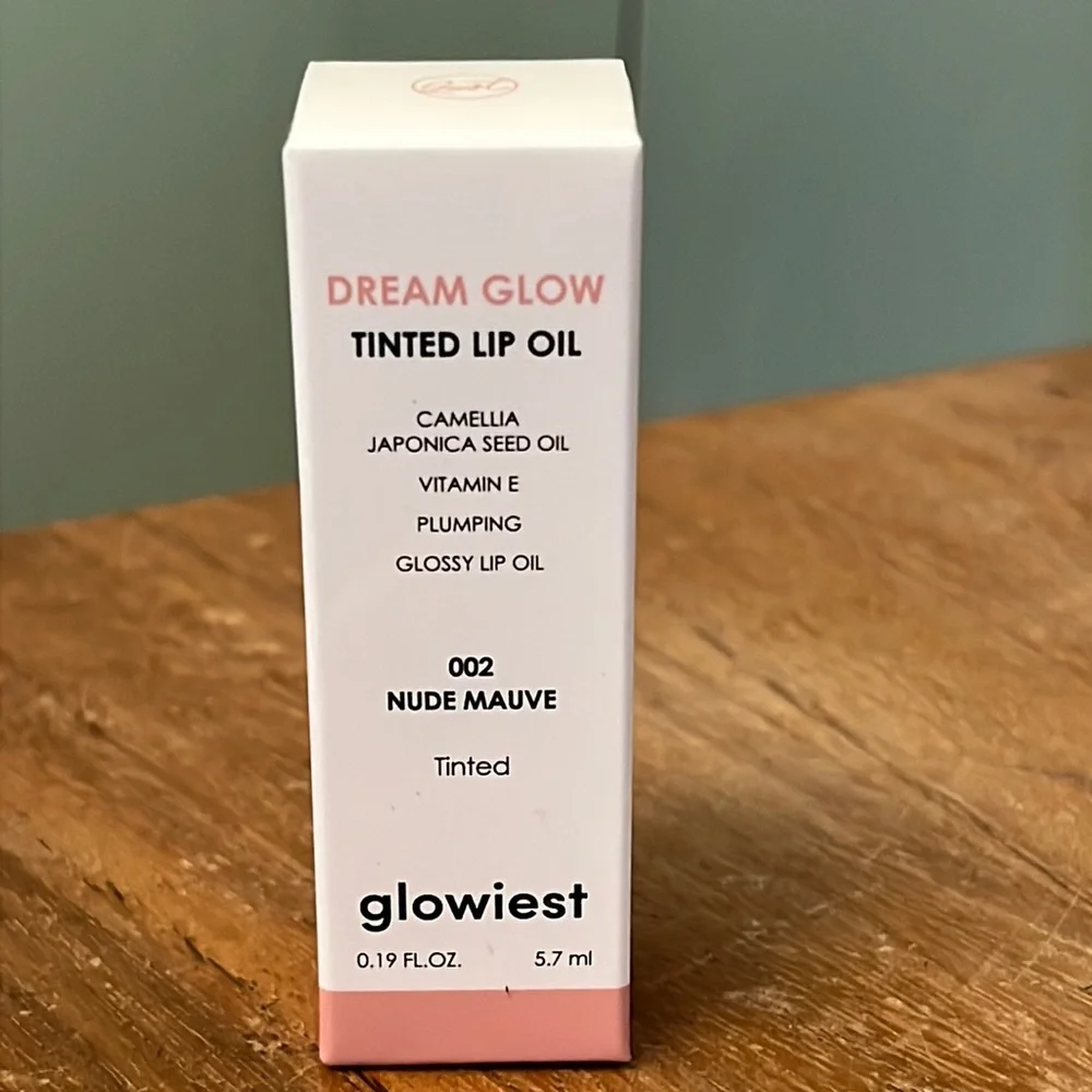 Glowiest  Dream Glow Tinted Lip Oil — Nude Mauve - Picture 3 of 8